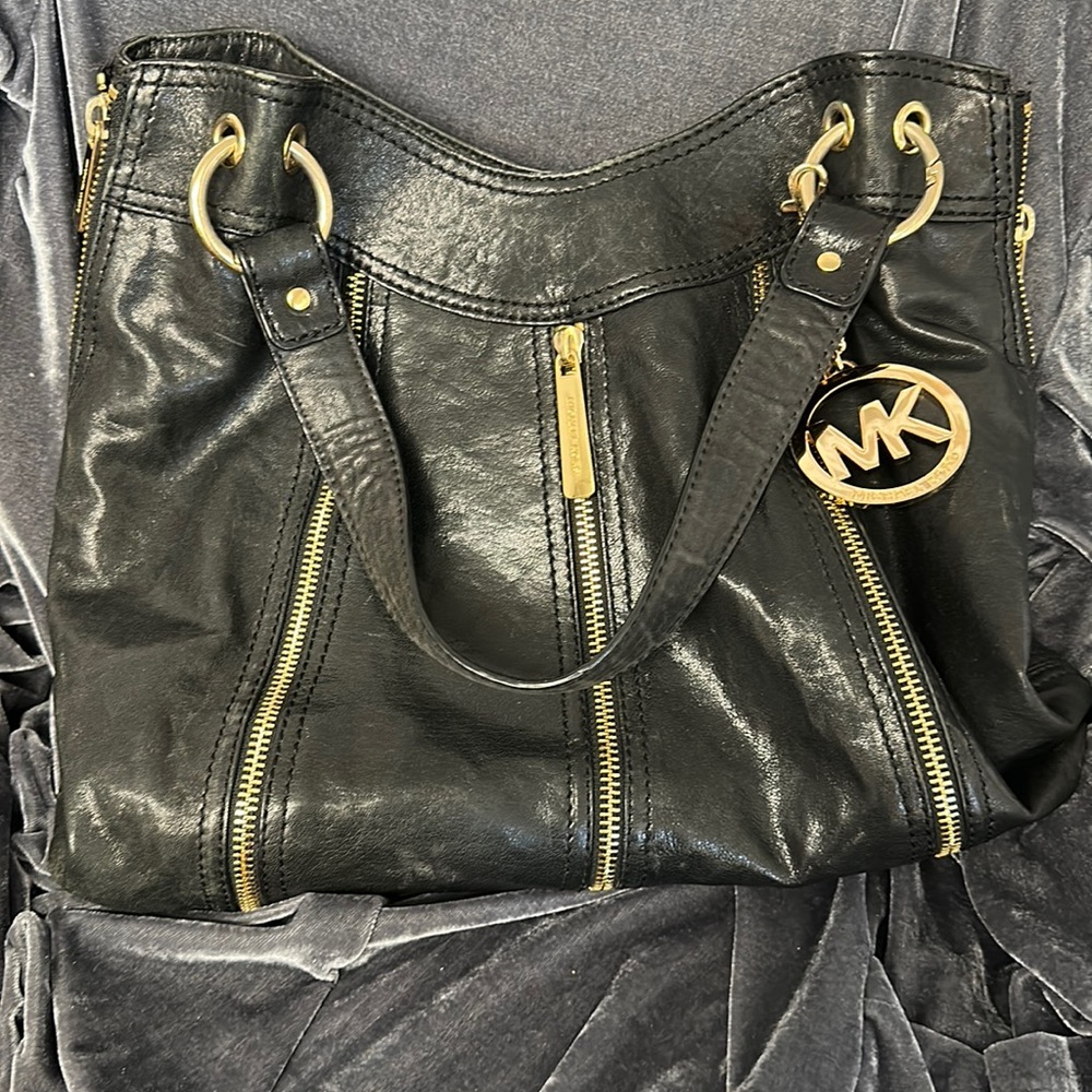 Michael Kors XLG Leather Zipper Bag